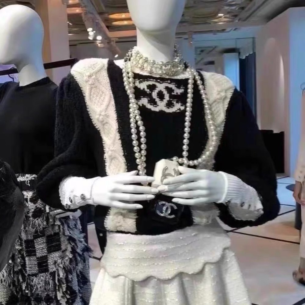 SOLD!! super rare chanel black and white sweater